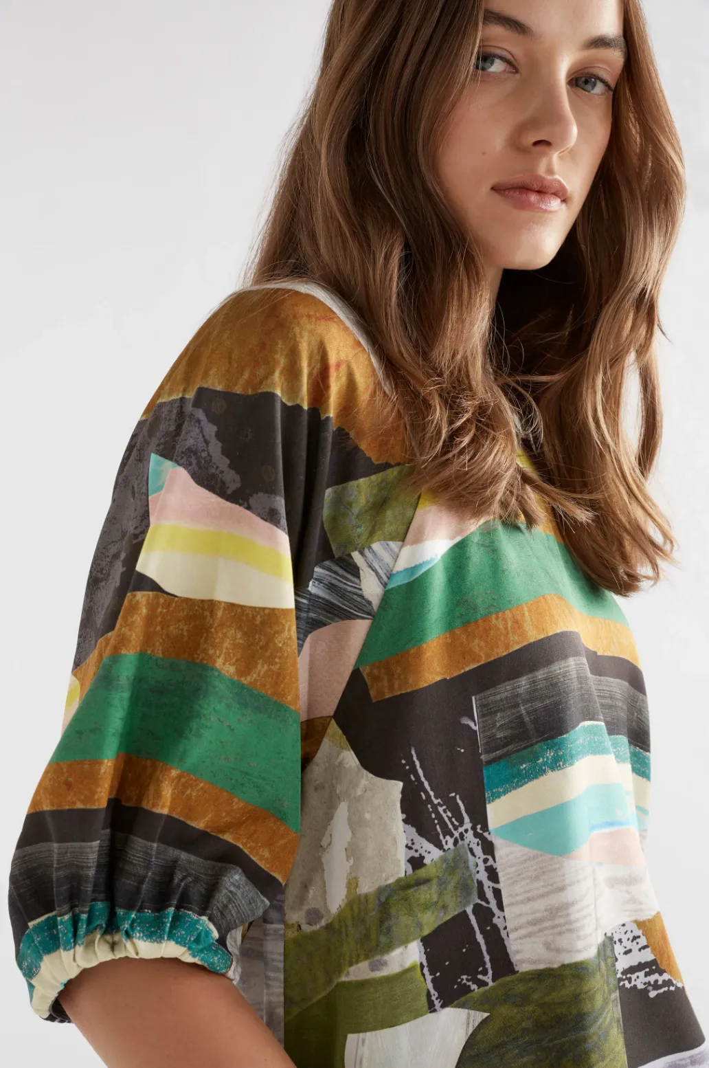 Sure! Heres an optimized version of the e-commerce product title:

Stylish Elk The Label Lenne Top in Luna Print

This title includes the brand name, product type, key features, and a descriptive adjective to attract potential buyers.