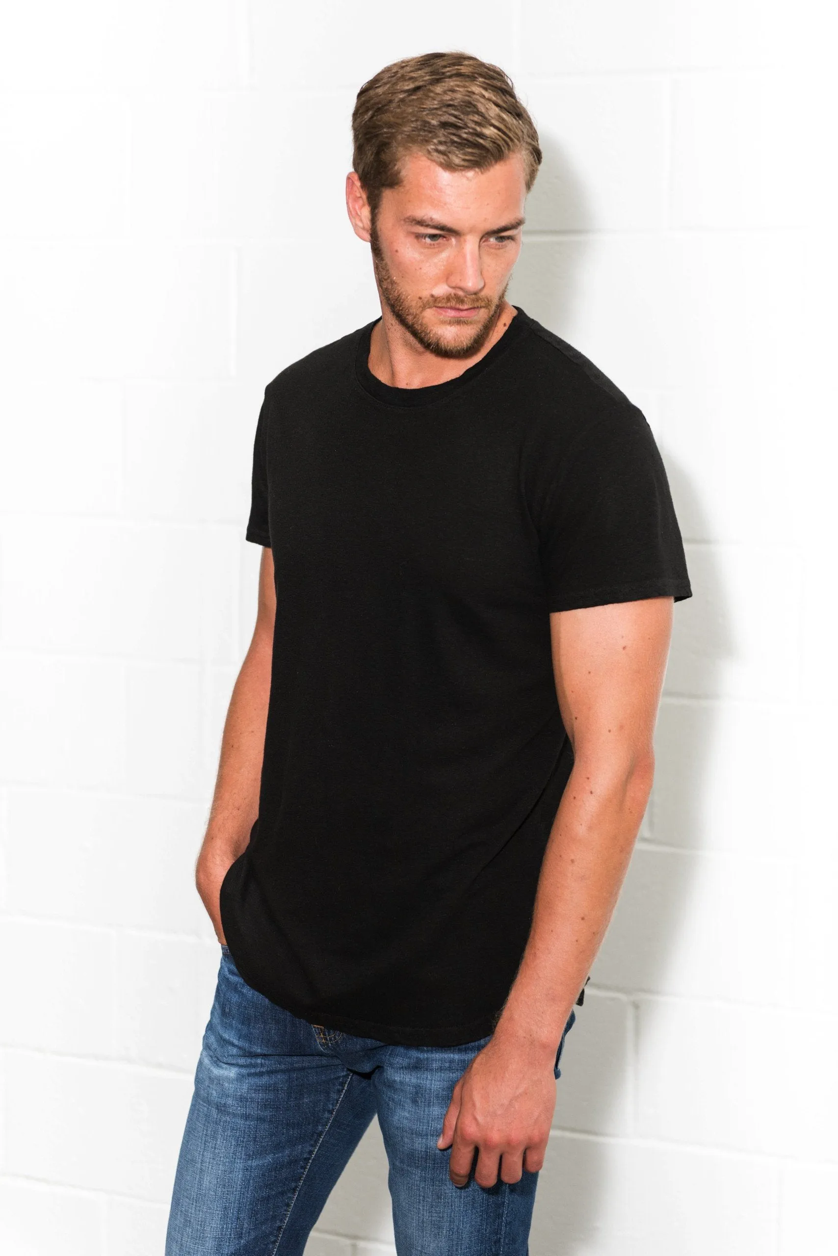 Men's Linen Blend Curved Bottom Crew Neck Tee